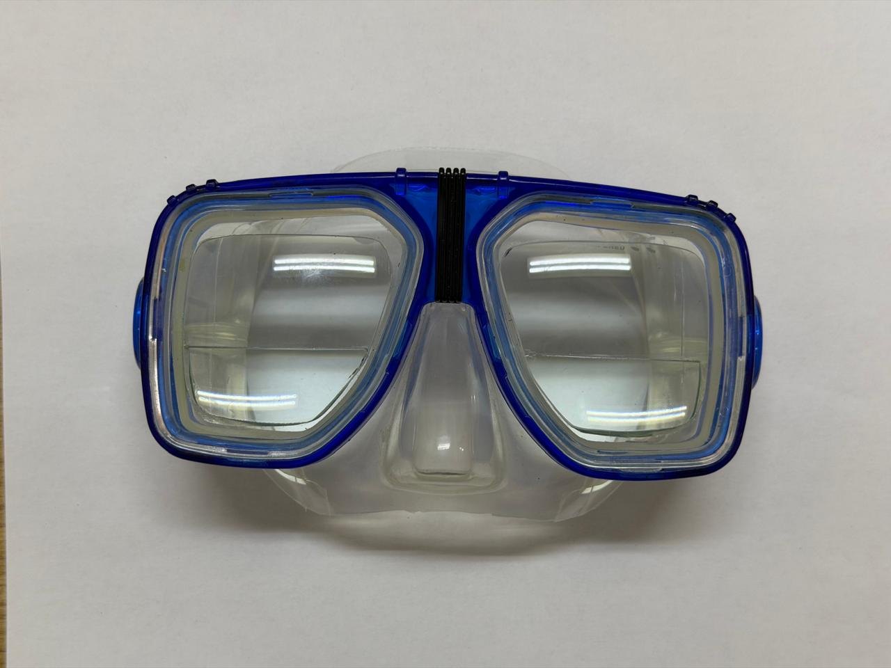 Visor de buceo con graduación incorporada por Atelier Visual, modelo 6